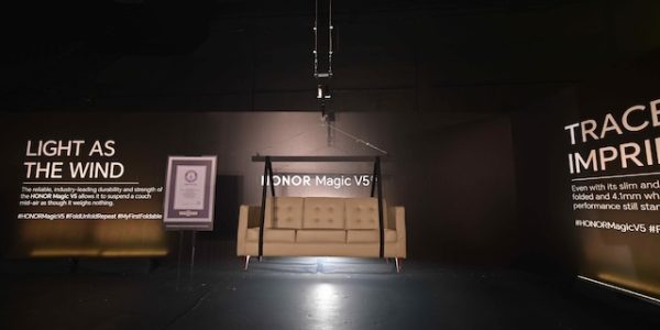 New HONOR Magic V5 Can Carry Sofa, 35-kg Dumbbell – Confirmed to launch on September 5!
