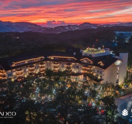 A Magical Cirque Christmas at John Hay Hotels