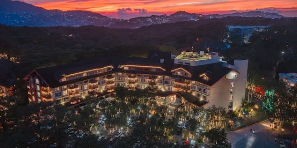 A Magical Cirque Christmas at John Hay Hotels