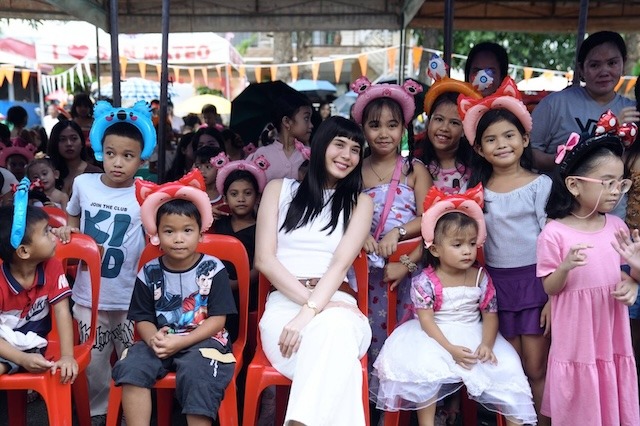Ashley Ortega and other PH celebrities join Sugar Dolls PH in holiday outreach for children