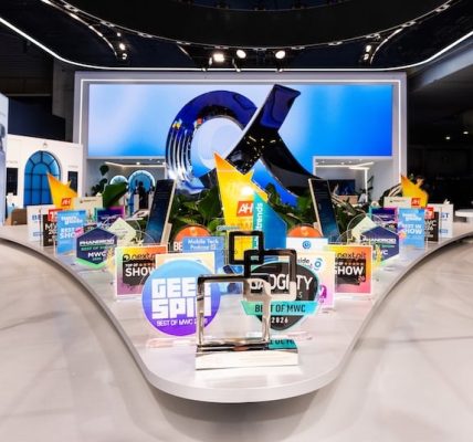 HONOR Earns Global Recognition at MWC 2026 for Robot Phone Innovation and Magic V6 Foldable Leadership  