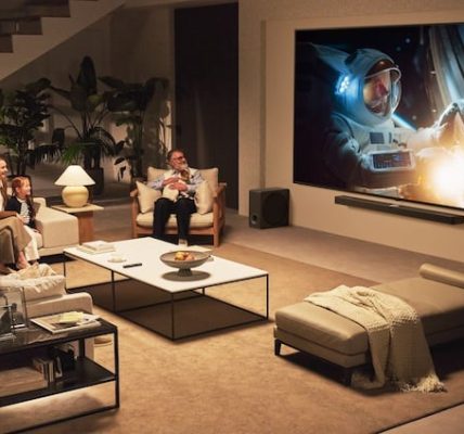 Top Games to Play on a 100-Inch LG QNED for a Bigger, More Immersive Night 