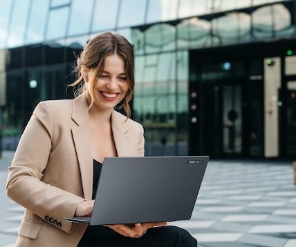 Acer Unveils Sub-1kg TravelMate P6 14 AI Business Laptop with New Acer Comfort Touch Design for Premium Luxury on the Move