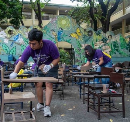 Over 1,300 volunteers from TELUS Digital Philippines transform century-old school ahead of the new school year