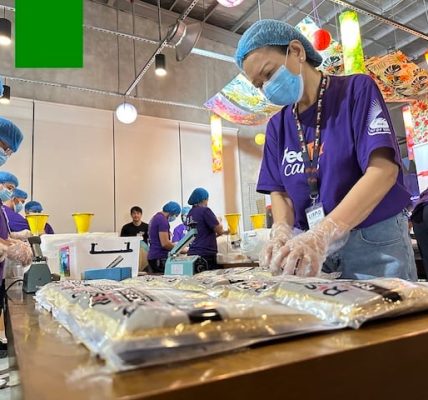 FedEx Volunteers Pack 10,000 Fortified Meals for Children in Cebu