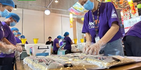 FedEx Volunteers Pack 10,000 Fortified Meals for Children in Cebu